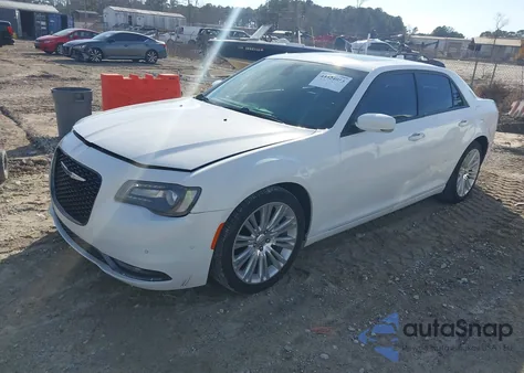 2015 Chrysler 300 300S z USA, uszkodzony, nr VIN 2C3CCABG1FH859465